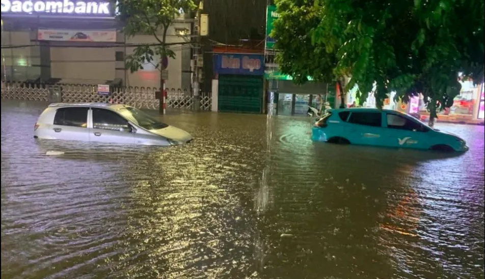 TP Thái Nguyên ngập sâu trong đợt mưa lớn hôm 22-8. Ảnh CTV Nhiều tỉnh phía Bắc tập trung ứng phó bão số 3.png
