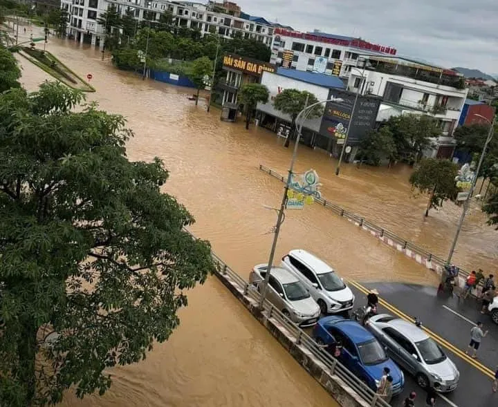 Thành phố Thái Nguyên ngập sâu 12.jpg