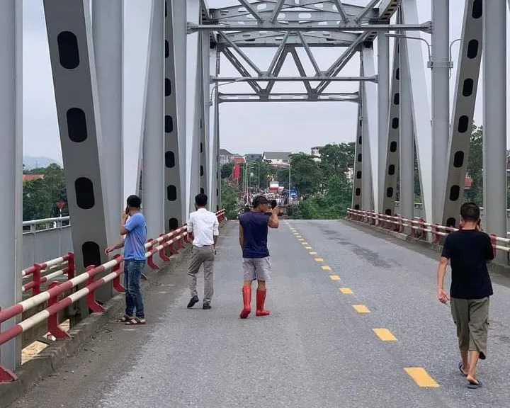 Hơn 400 học sinh ở Phú Thọ bị ảnh hưởng bởi sự cố sập cầu Phong Châu