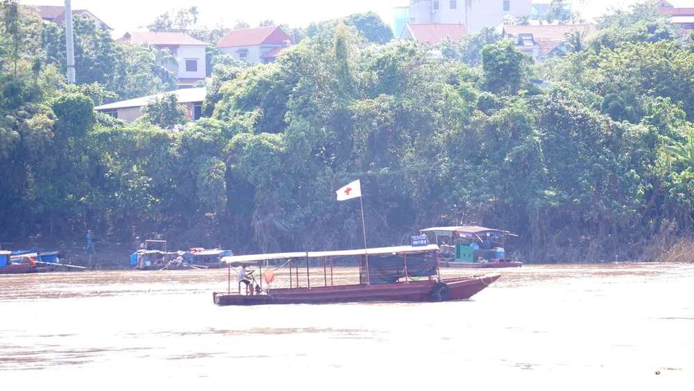 Ảnh Tìm kiếm nạn nhân vụ sập cầu Phong Châu 4.JPG