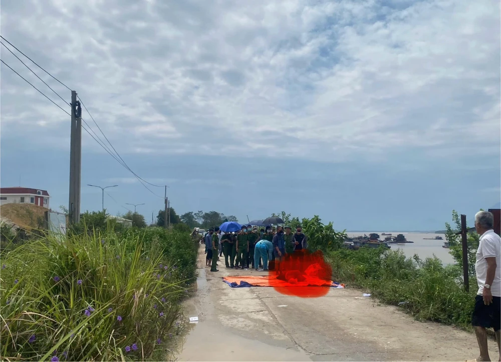 Tìm thấy nạn nhân thứ 4 trong vụ sập cầu Phong Châu.jpg