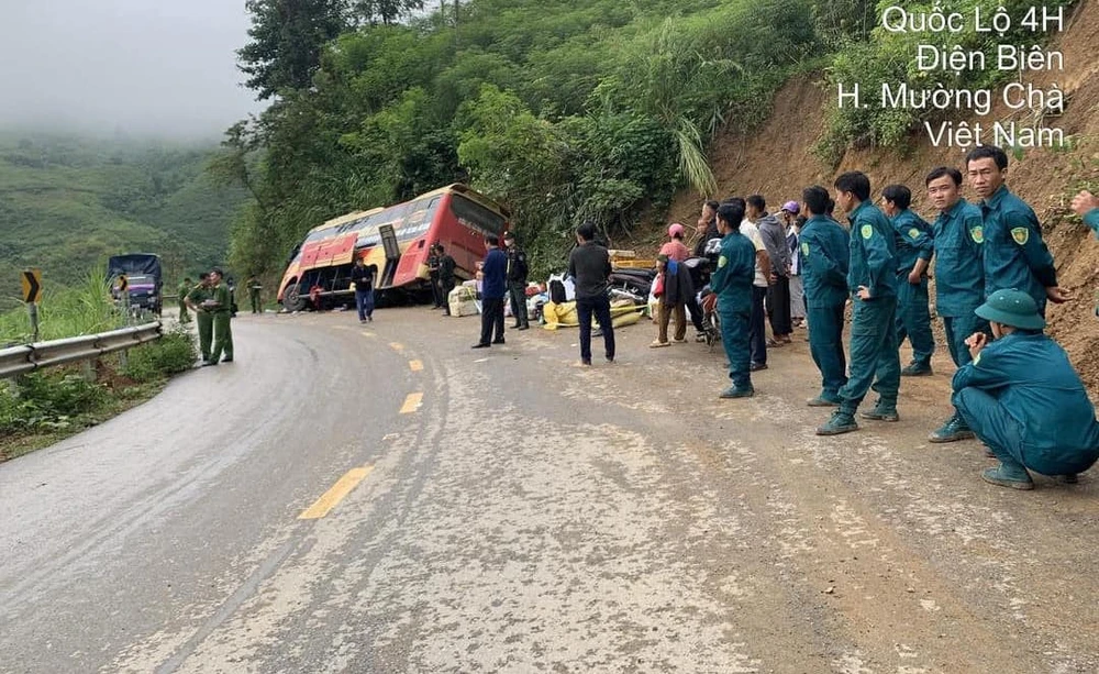 Xe giường nằm mất phanh lao vào ta luy dương, 1 người tử vong.jpg