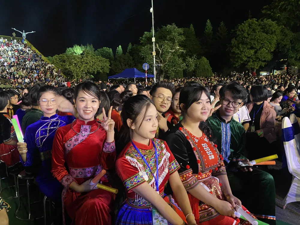 Video: Khai mạc ngày hội văn hóa các dân tộc vùng Đông Bắc lần thứ XI 11 copy.jpg
