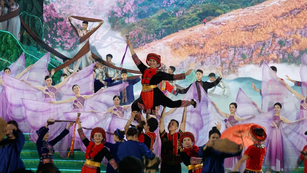 Video: Khai mạc ngày hội văn hóa các dân tộc vùng Đông Bắc lần thứ XI 9.JPG