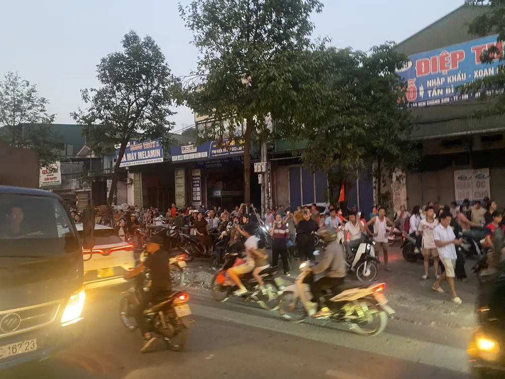 Vụ cháy ở KCN Chàng Sơn: Chạy ván công nghiệp khỏi kho tránh cháy lan 5.jpg