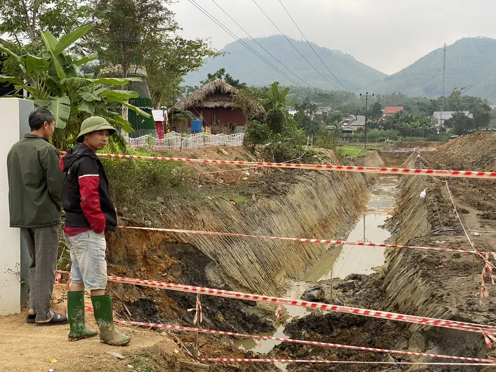 Dự án hơn 1.400 tỷ đồng đang thi công thì bị dân chặn 12.jpg