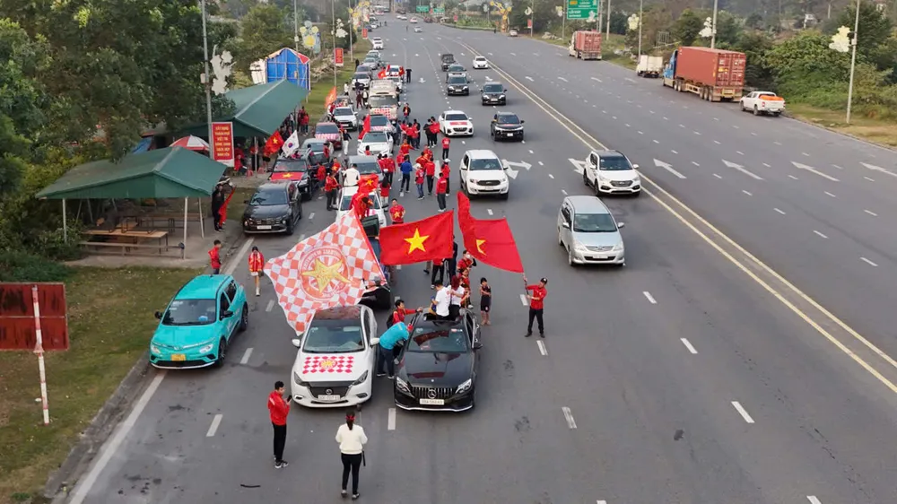 Chung kết AFF CUP 2024 Hàng ngàn cổ động viên đổ về Việt Trì 2.jpg