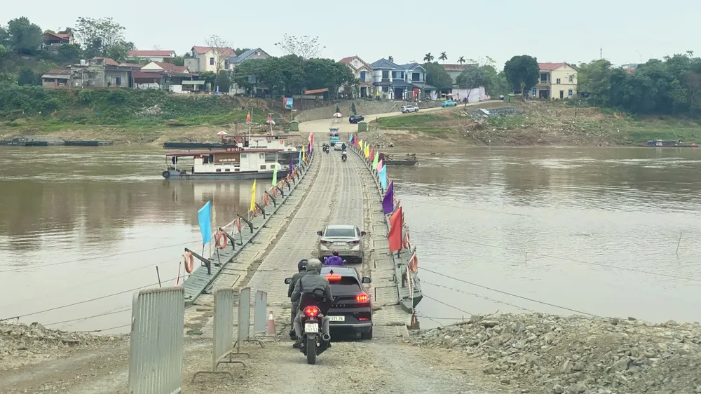 Kế hoạch tổ chức giao thông cầu phao Phong Châu đêm giao thừa Tết Ất Tỵ.jpg