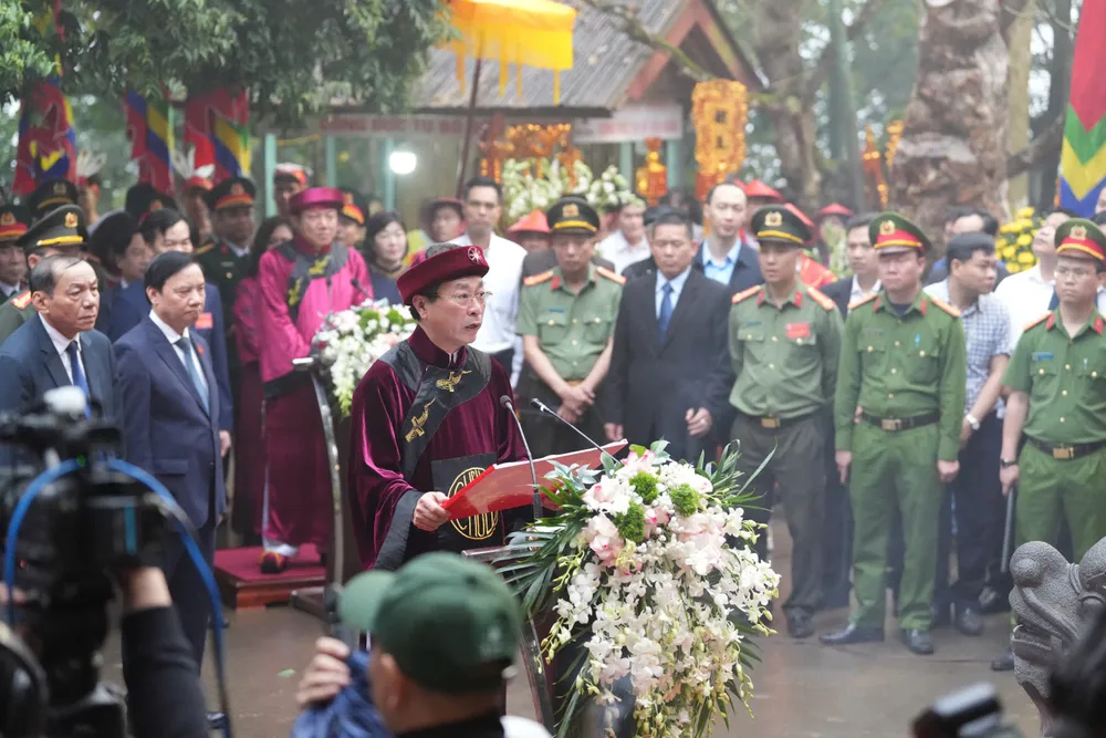 Chủ tịch nước Lương Cường dâng hương tưởng nhớ các Vua Hùng