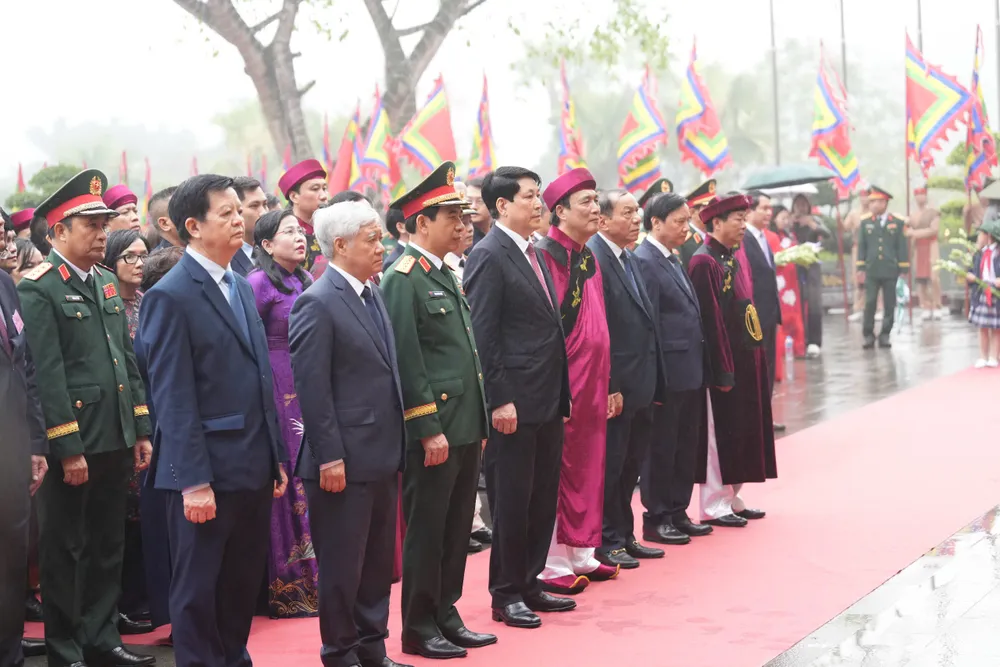 Chủ tịch nước Lương Cường dâng hương tưởng nhớ các Vua Hùng