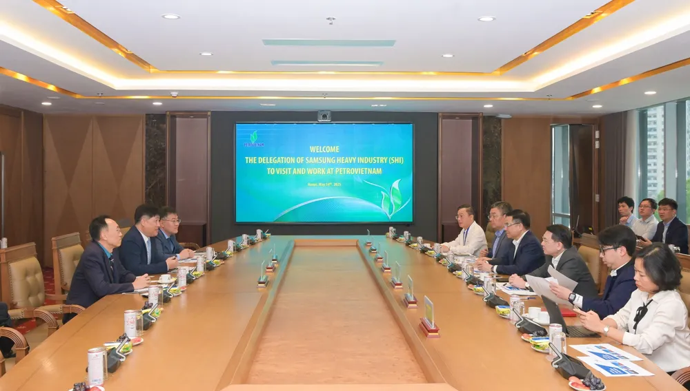 Toàn cảnh buổi làm việc. Ảnh: PETROTIMES Petrovietnam và SHI thúc đẩy hiện đại hóa ngành công nghiệp đóng tàu Việt Nam.jpeg