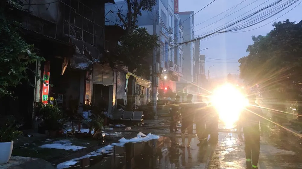 Điều tra nghi vấn phóng hỏa cửa hàng phụ tùng xe máy ở Bắc Giang