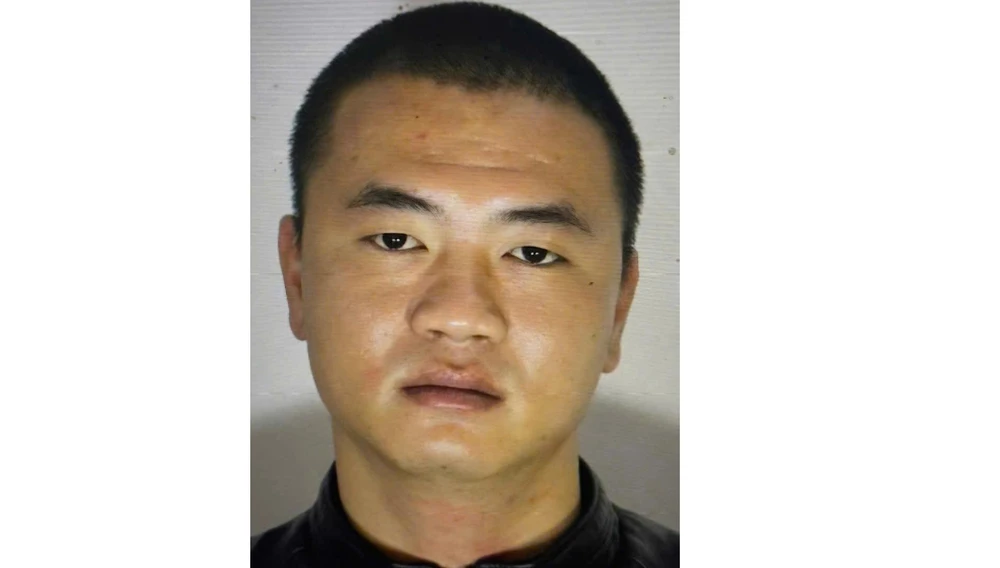 Công an truy tìm kẻ phóng hỏa cửa hàng phụ tùng xe máy ở Bắc Giang.jpg