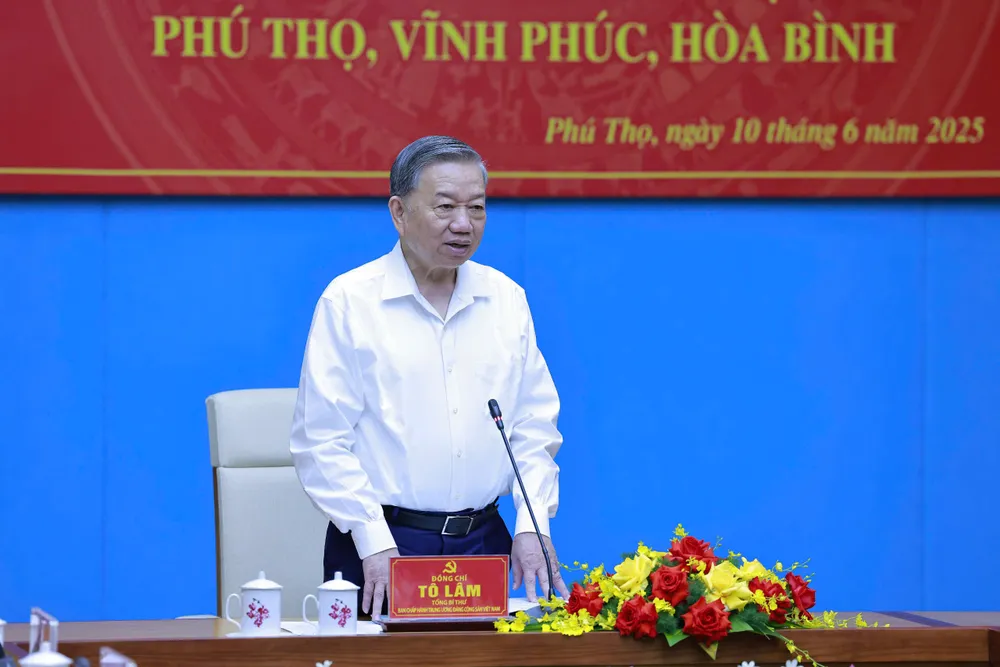 Tổng Bí thư Tô Lâm làm việc với Ban Thường vụ Tỉnh ủy Phú Thọ, Vĩnh Phúc, Hòa Bình. Ảnh: LÊ HOÀNG Tổng Bí thư Tô Lâm làm việc với Ban Thường vụ Tỉnh ủy Phú Thọ, Vĩnh Phúc, Hòa Bình.jpg