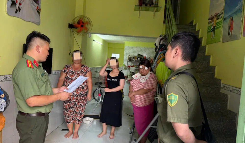 Nghi phạm lừa đảo bị công an bắt khi đang nằm võng 'chốt đơn' với nạn nhân.jpg