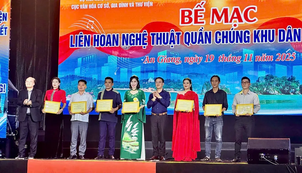 Đất Tổ ghi dấu ấn với loạt giải thưởng tại Liên hoan Nghệ thuật quần chúng 2.png