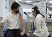 Nghiên cứu: Hầu hết các 'tác dụng phụ' không phải do vaccine COVID-19 gây ra ảnh 2 Tác dụng phụ khi tiêm vaccine COVID-19: Sao người bị người không?