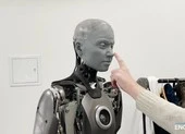 'Da điện tử’ cho phép trao đổi phản hồi xúc giác giữa người điều khiển với robot ảnh 2 Video: Robot hình người phản ứng bực bội vì bị đụng chạm 'vùng nhạy cảm'