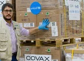 Tỉ phú Bill Gates cảnh báo về đại dịch tồi tệ hơn trong tương lai ảnh 2 Câu chuyện vaccine: Nơi dùng không hết, nơi tìm không ra