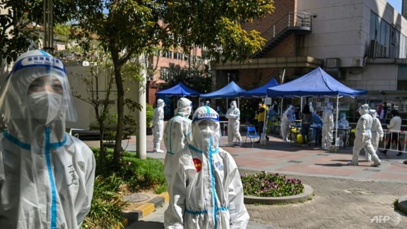 Khoảng 25 triệu người dân ở Thượng Hải, thành phố lớn nhất và trung tâm tài chính của Trung Quốc, vẫn buộc phải ở nhà vì lệnh phong tỏa trong bối cảnh dịch bùng phát mạnh. Ảnh: AFP