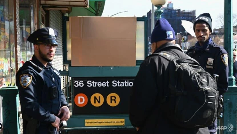 Lực lượng cảnh sát tuần tra gắt gao tại ga tàu xảy ra vụ xả súng. Ảnh: AFP