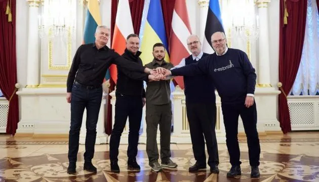 Tổng thống Zelensky có cuộc họp với Tổng thống bốn nước láng giềng Ba Lan, Lithuania, Latvia và Estonia hôm 13-4. Ảnh: UKRINFORM