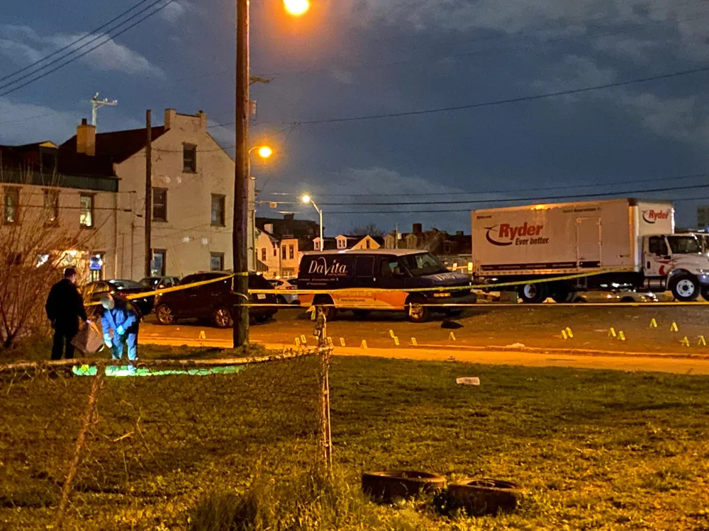 Hiện trường vụ xả súng ở TP Pittsburg, bang Pensylvania, ngày 17-4-2022. Ảnh: TWITTER Hiện trường vụ xả súng ở TP Pittsburg, bang Pensylvania, ngày 17-4-2022. Ảnh: TWITTER