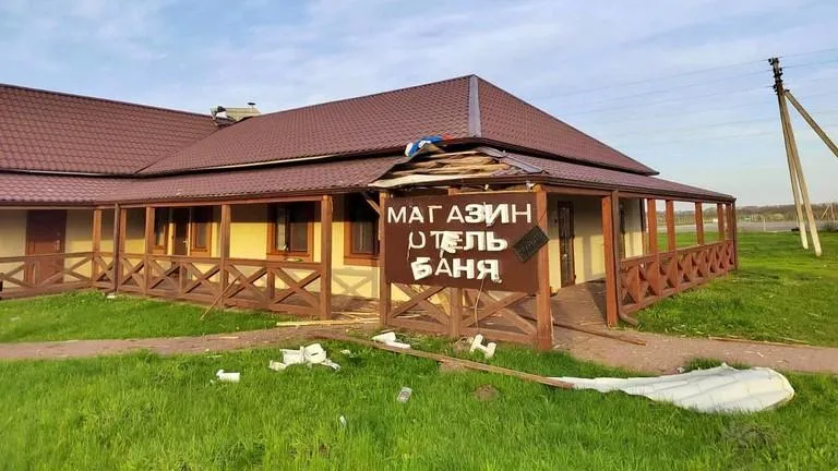 Ngôi làng Nekhoteevka sau trận pháo kích ngày 25-4. Ảnh: RT Ngôi làng Nekhoteevka sau trận pháo kích ngày 25-4. Ảnh: RT