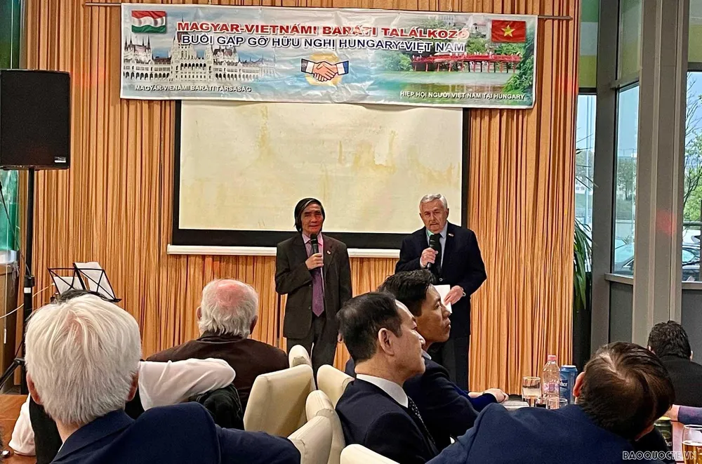Phó Chủ tịch Hội hữu nghị Hungary-Việt Nam Márton Váraljai phát biểu tại buổi gặp mặt. Ảnh: Đại sứ quán Việt Nam tại Hungary. Phó Chủ tịch Hội hữu nghị Hungary-Việt Nam Márton Váraljai phát biểu tại buổi gặp mặt. Ảnh: Đại sứ quán Việt Nam tại Hungary.