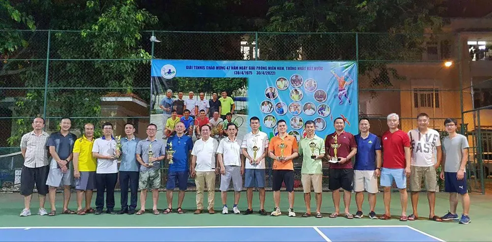 Các cặp thi đấu xuất sắc nhất đã được nhận giải thưởng từ Đại sứ và ban tổ chức. Ảnh: Đại sứ quán Việt Nam tại Campuchia Các cặp thi đấu xuất sắc nhất đã được nhận giải thưởng từ Đại sứ và ban tổ chức. Ảnh: Đại sứ quán Việt Nam tại Campuchia
