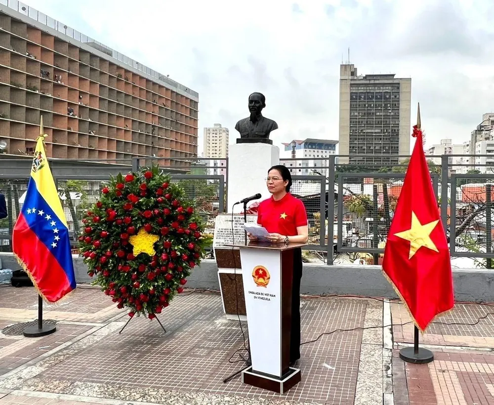Chủ tịch Hội Liên hiệp Phụ nữ Việt Nam Hà Thị Nga phát biểu tại buổi lể dâng hoa. Ảnh: TTXVN Chủ tịch Hội Liên hiệp Phụ nữ Việt Nam Hà Thị Nga phát biểu tại buổi lể dâng hoa. Ảnh: TTXVN