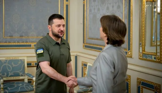 Tổng thống Ukraine Volodymyr Zelensky có cuộc gặp với Ngoại trưởng Pháp Catherine Colonna tại Kiev. Ảnh: UKRIFORM