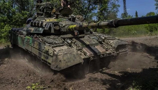 Xe tăng của lực lượng quân đội Nga. Ảnh: UKRINFORM