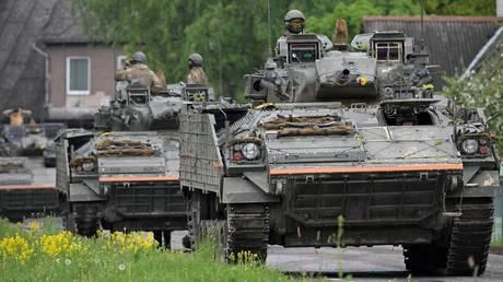 NATO đang có kế hoạch triển khai hàng nghìn binh sĩ đến khu vực Đông Âu để sẵn sàng đối phó với mối đe dọa từ Nga. Ảnh: RT