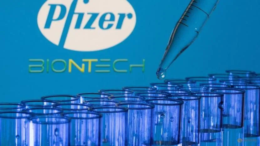 Pfizer/BioNTech cho biết sẽ bắt đầu thử nghiệm trên người vaccine phổ quát ngừa COVID-19 trong nửa cuối năm nay. Ảnh: REUTERS