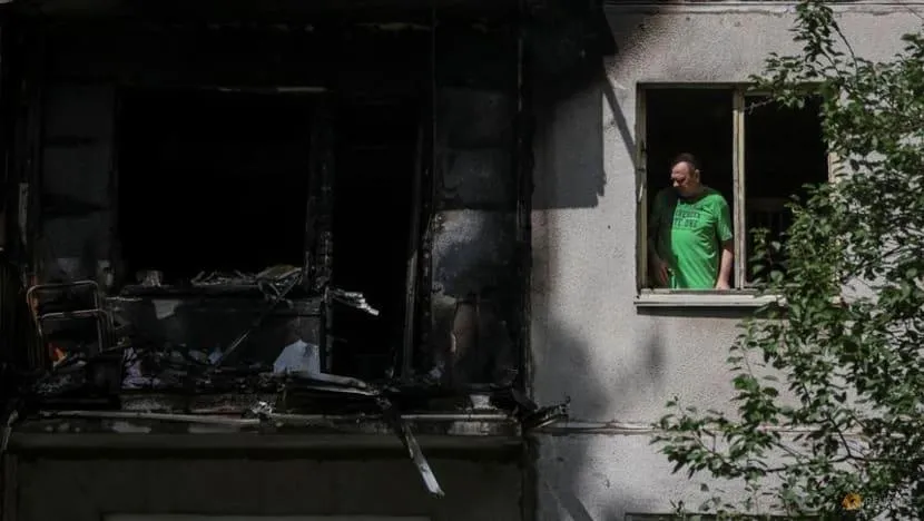 Một tòa nhà dân cư bị hư hại sau cuộc tấn công của quân đội Nga ở Kramatorsk, thuộc tỉnh Donetsk, Ukraine, vào ngày 19-7. Ảnh: REUTERS