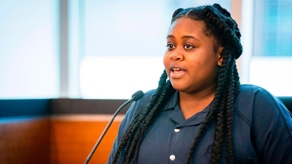 Pieper Lewis đưa ra lời khai trong phiên tòa hôm 13-9. Ảnh: CNN