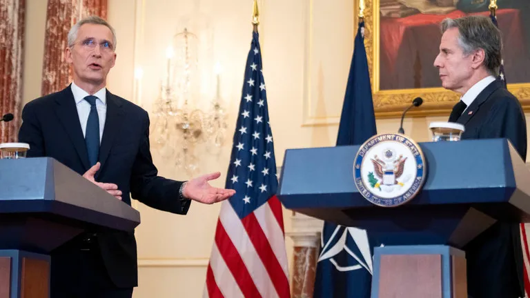 Tổng thư ký NATO Jens Stoltenberg và Ngoại trưởng Mỹ Antony Blinken trong cuộc họp báo chung vào ngày 8-2 tại thủ đô Washington D.C. Ảnh: AP Tổng thư ký NATO Jens Stoltenberg và Ngoại trưởng Mỹ Antony Blinken trong cuộc họp báo chung vào ngày 8-2 tại thủ đô Washington D.C. Ảnh: AP