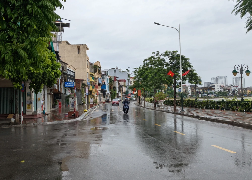 Trung tâm TP Hải Phòng mưa nhỏ, thời tiết dịu mát, hoạt động dân sinh diễn ra bình thường