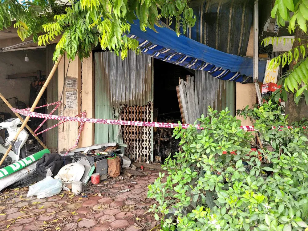 Ngôi nhà bị cháy trong đêm khiến 1 người chết. Ảnh: ANH VŨ Ngôi nhà bị cháy trong đêm khiến 1 người chết. Ảnh: ANH VŨ