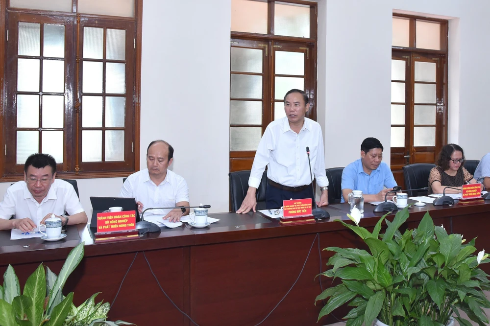 Thứ trưởng Bộ Nông nghiệp và Phát triển nông thôn Phùng Đức Tiến phát biểu tại buổi làm việc. Ảnh: AV