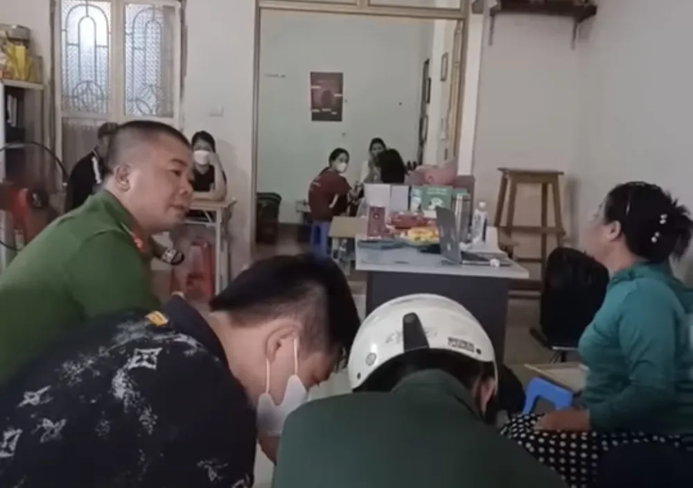 Công an làm việc với nhóm Tự lực Bông Hồng Đen. Công an làm việc với nhóm Tự lực Bông Hồng Đen.