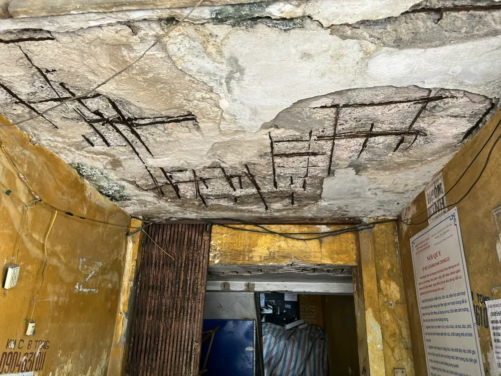 Khu chung cư cũ Vạn Mỹ xuống cấp từ nhiều năm nay. Ảnh: Anh Vũ