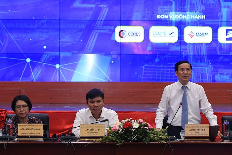 Chủ tịch VCCI Phạm Tấn Công phát biểu tại diễn đàn Chủ tịch VCCI Phạm Tấn Công phát biểu tại diễn đàn