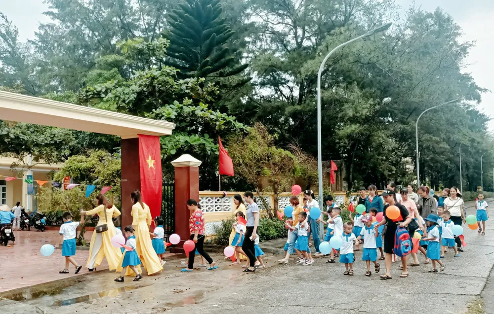 Học sinh huyện đảo Bạch Long Vĩ bước vào năm học mới. Ảnh: Nhà trường cung cấp