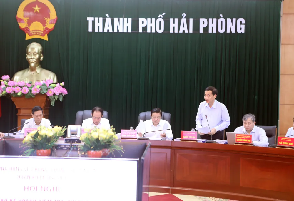 Phó Trưởng Ban Nội chính Trung ương Nguyễn Thái Học công bố quyết định. Ảnh: Ban NCTW phan-dinh-trac-kiem-tra-hai-phong-3.jpg