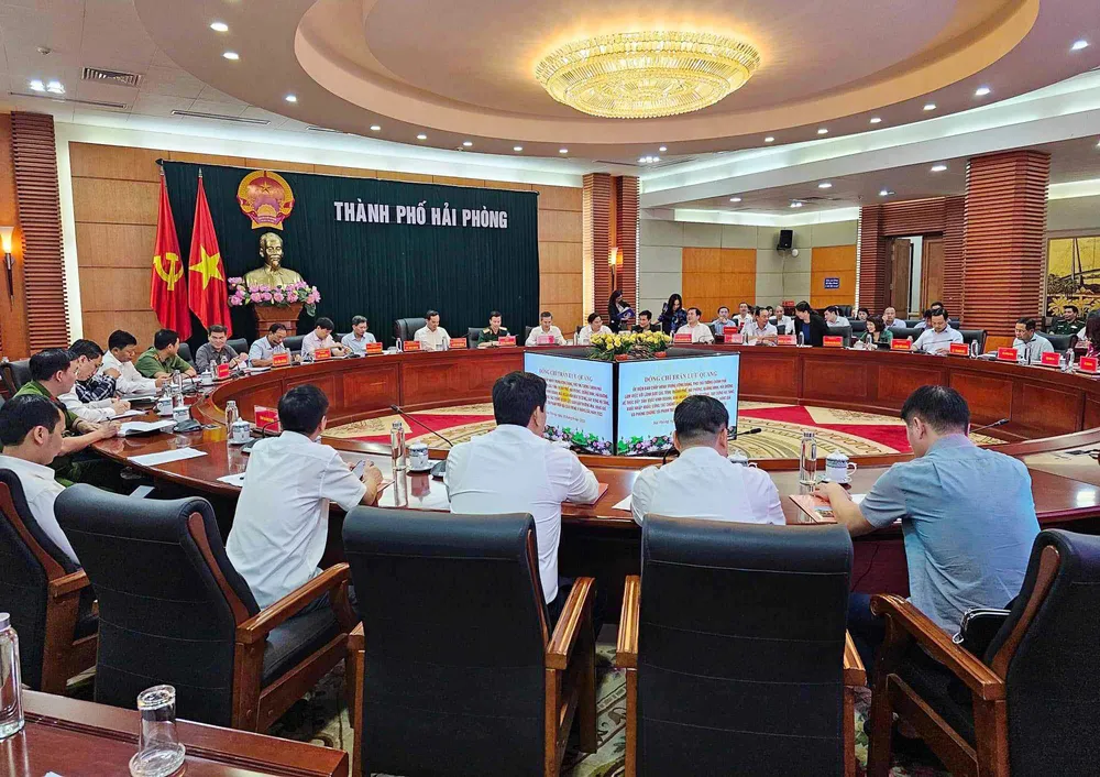 Quang cảnh cuộc làm việc. Ảnh: ANH VŨ pho-thu-tuong-quang-3tinh-2.jpg