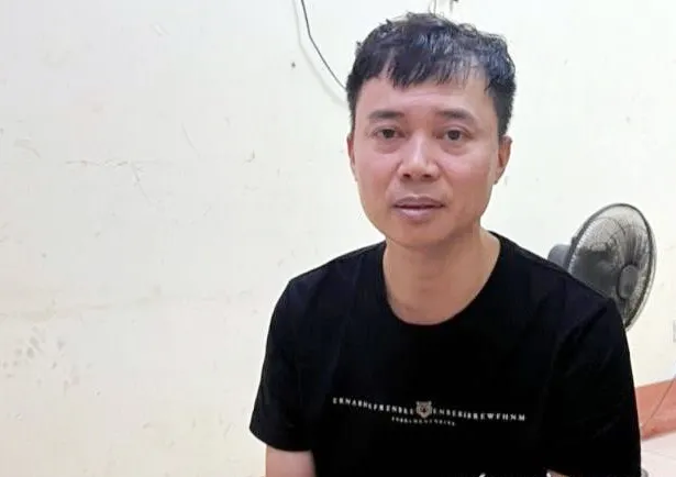 Nguyễn Văn Dũng tại cơ quan công an. Ảnh: CA cam-co-xe-oto-lay-tien-tieu-xai.jpg