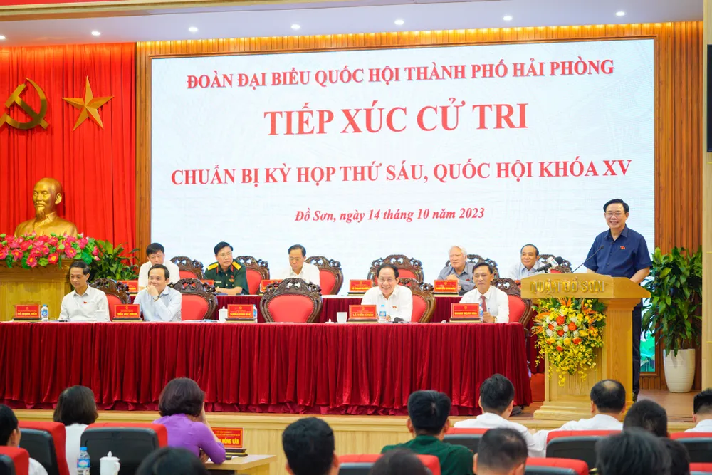 Chủ tịch Quốc hội Vương Đình Huệ tiếp xúc cử tri quận Đồ Sơn, Hải Phòng. Ảnh: ĐT chu-tich-quoc-hoi-txct4.jpg