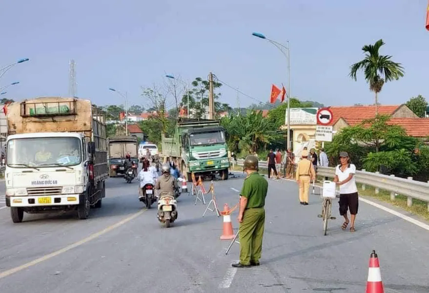 Hiện trường vụ tai nạn. Ảnh: CTV Nam sinh ở Quảng Ninh tử nạn trên đường đến trường